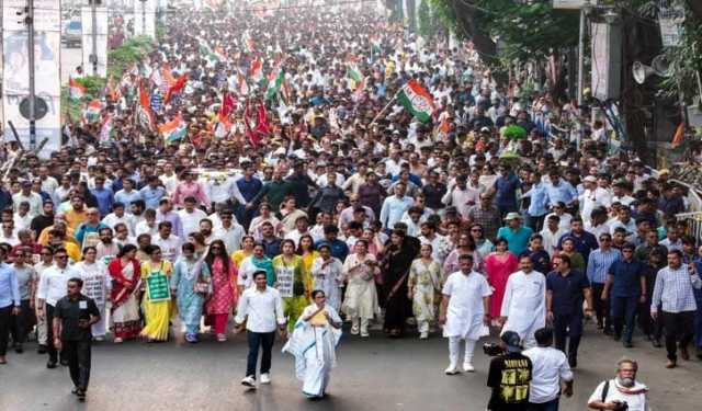 ভোটার তালিকা সংশোধন নিয়ে উত্তাল পশ্চিমবঙ্গের রাজনীতি