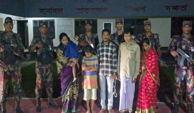 ফুলবাড়ী সীমান্তে পাচারচক্রের ভারতীয় সদস্যসহ আটক ৬