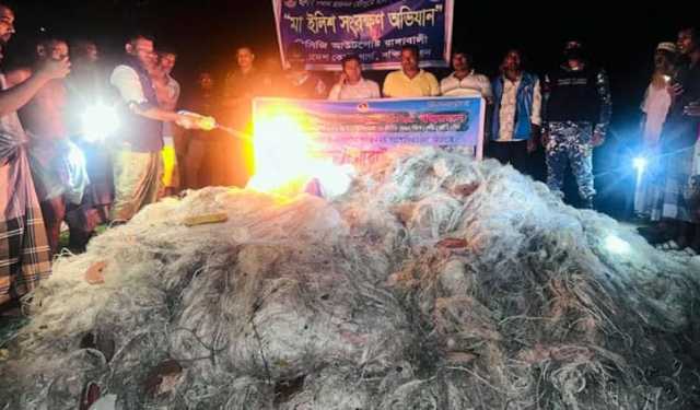 মা ইলিশ রক্ষার অভিযান: ৫০ হাজার মিটার অবৈধ জাল ধ্বংস
