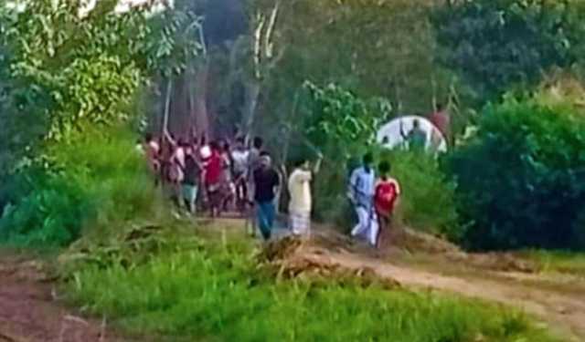 নরসিংদীতে মাইকে ঘোষণা দিয়ে টেঁটা যুদ্ধ, আহত ১৫