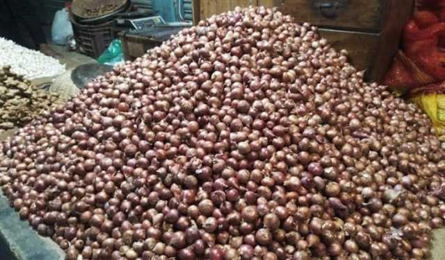 হিলিতে হঠাৎ পেঁয়াজের দাম বৃদ্ধি
