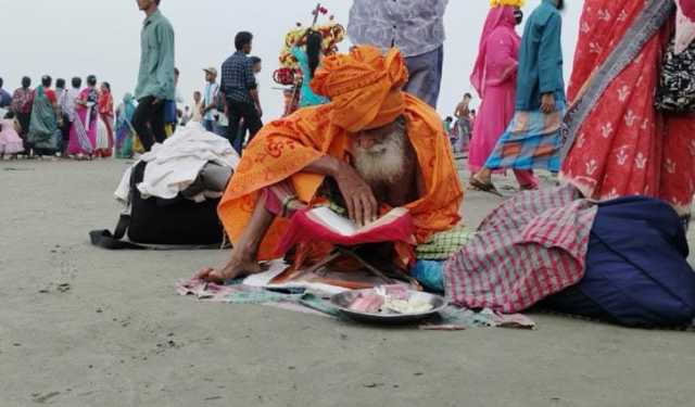 পুণ্যস্নান মধ্য দিয়ে কুয়াকাটায় শেষ হলো রাস উৎসব, মেলা চলবে ৫ দিন