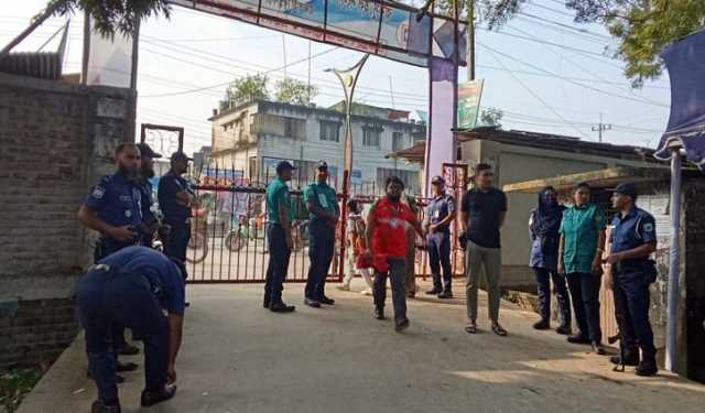 রাবির ৬ প্রবেশপথে কঠোর নিরাপত্তা, ঢুকতে পারছে না বহিরাগত 