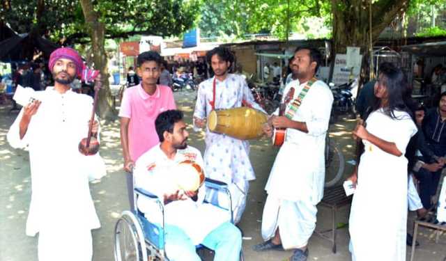 রাকসু নির্বাচন: শেষ মুহূর্তের প্রচারে মুখরিত ক্যাম্পাস