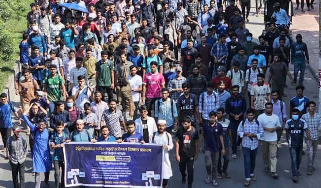 ৩ দাবিতে আবারো রাস্তায় রুয়েট শিক্ষার্থীরা