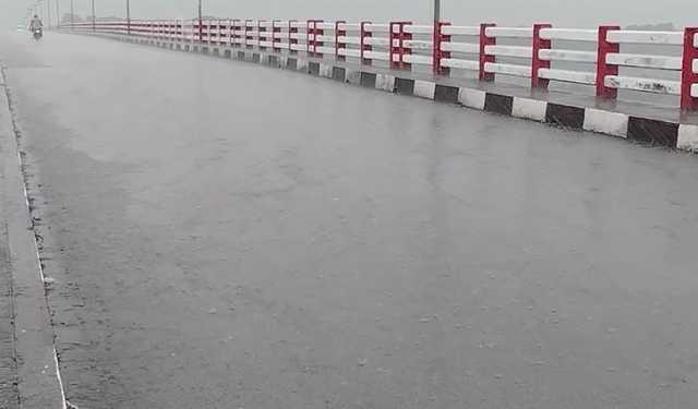 সক্রিয় মৌসুমী বায়ুর প্রভাবে পটুয়াখালীতে বৃষ্টি, ভোগান্তি