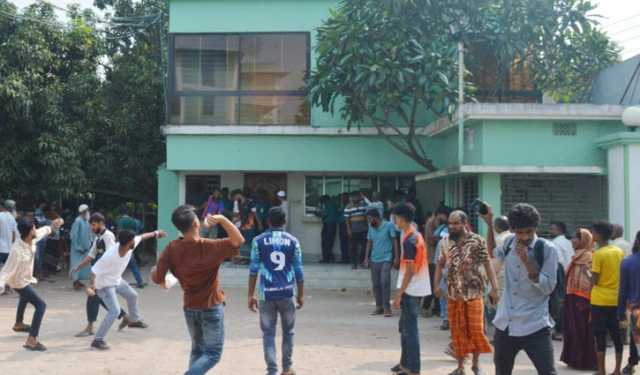 আ.লীগ নেতার হিমাগারে নির্যাতন, মামলা তুলতে হুমকির অভিযোগ