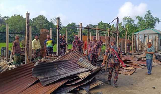 শেরপুরে অগ্নিকাণ্ডে ৫ দোকান ভস্ম, কোটি টাকার ক্ষতি