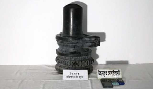 কষ্টি পাথরের শিবলিঙ্গসহ গ্রেপ্তার ৩