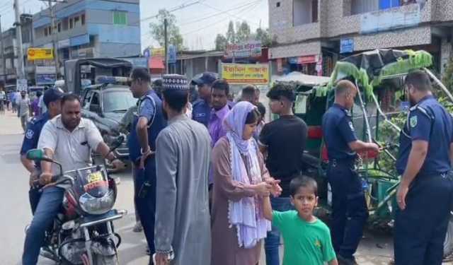 টাঙ্গাইলে বাসচাপায় অটোরিকশার চালক ও যাত্রী নিহত