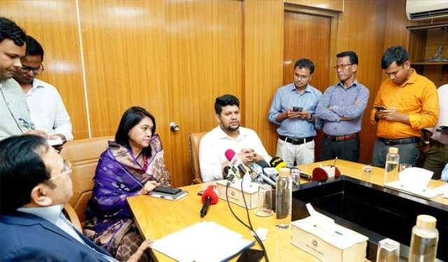 বেসরকারি টিভি চ্যানেলগুলোর আচরণবিধি প্রকাশ করার আহ্বান তথ্য উপদেষ্টা
