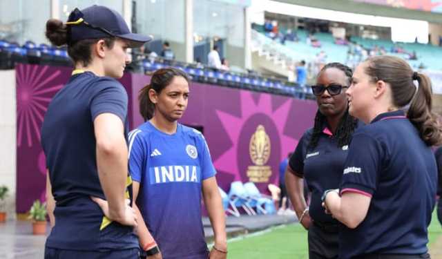 ফাইনালে টস জিতে ফিল্ডিংয়ে দ. আফ্রিকা