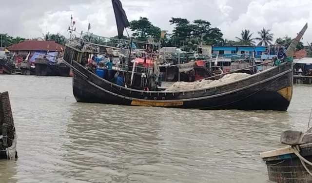 ঘূর্ণিঝড় মন্থা, বন্দরে ২ নম্বর হুঁশিয়ারি সংকেত