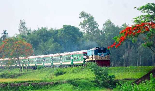 চলন্ত অবস্থায় বগি বিচ্ছিন্ন, আধাঘণ্টা বন্ধ ট্রেন চলাচল