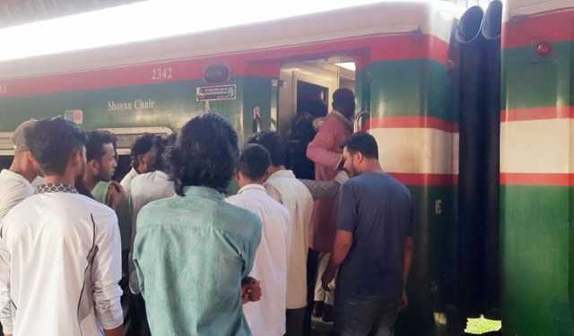 শায়েস্তাগঞ্জ জংশনে ট্রেনের টিকিট যেন সোনার হরিণ