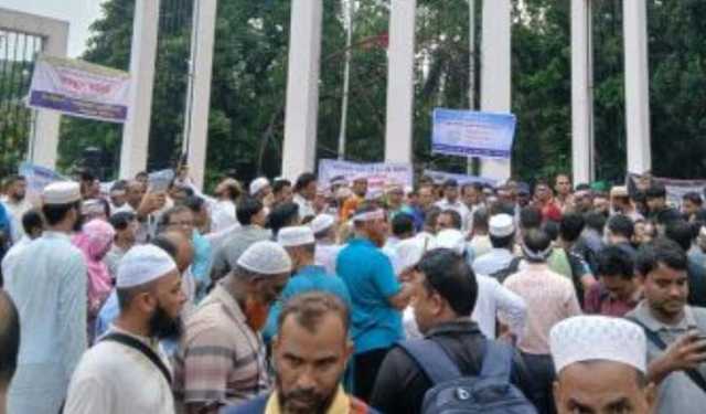 অনশনে এমপিওভুক্ত শিক্ষকরা, রবিবার লংমার্চ