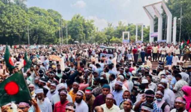 আবারো শিক্ষকদের দাবি মেনে নেওয়ার আহ্বান হাসনাতের