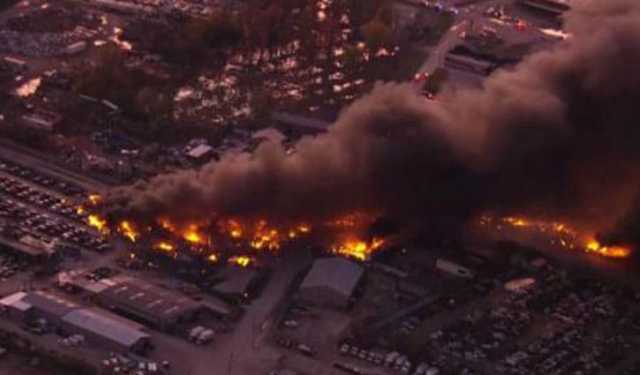 যুক্তরাষ্ট্রে ৩৮ হাজার গ্যালন নিয়ে কার্গো বিমান বিধ্বস্ত, নিহত ৪ 