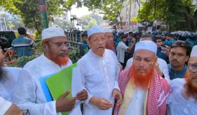 ৮ দলের পদযাত্রায় পুলিশের বাধা, স্মারকলিপি দি‌তে যমুনায় প্রতিনিধিদল