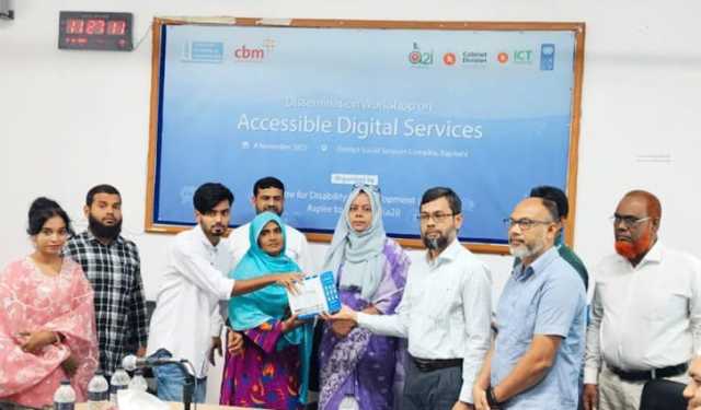 স্মার্টফোন পেলেন রাজশাহীর ৫০ প্রতিবন্ধী 