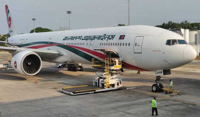 ওসমানী বিমানবন্দরে উড়োজাহাজে বোর্ডিং ব্রিজের ধাক্কা, ফ্লাইট বিলম