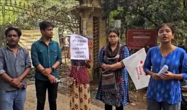 ‘আমার সোনার বাংলা’ গেয়ে এবার বিপাকে বিশ্বভারতীর শিক্ষার্থীরা