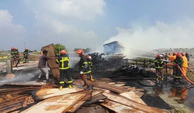 রূপপুর পারমাণবিক বিদ্যুৎকেন্দ্র প্রকল্প এলাকায় কাঠের স্তূপে আগুন