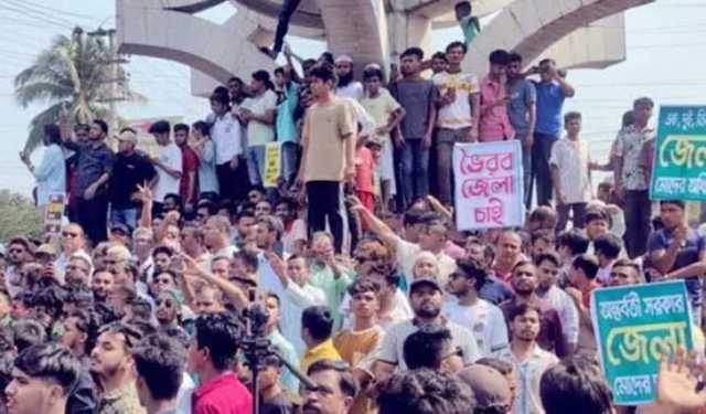ভৈরববে জেলা ঘোষণার দাবিতে মহাসড়ক ব্লকেড