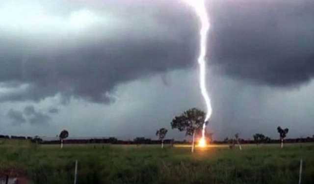 হাওরে মাছ ধরতে গিয়ে বজ্রপাতে জেলের মৃত্যু
