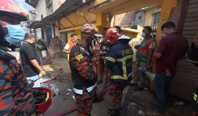 পোশাক কারখানা ও কেমিক্যাল গুদামে আগুন, নিহতের সংখ্যা বেড়ে ১৬