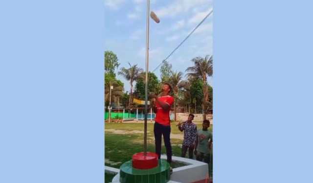 জাতীয় পতাকার দণ্ডে জুতা উত্তোলন, যুবক আটক