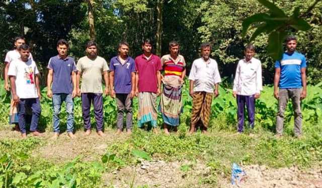 সিরাজগঞ্জে এক রাতে ১৬ কবরের কঙ্কাল চুরি