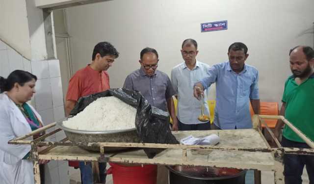 কুয়েত মৈত্রী হাসপাতালে আকস্মিক পরিদর্শনে স্বাস্থ্য সচিব