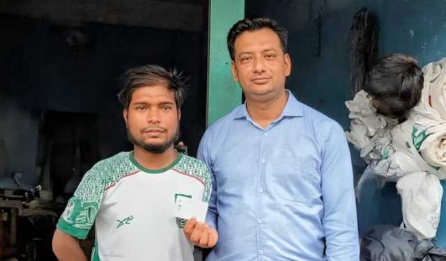 অবশেষে এনআইডি পেলেন দুই হাতহীন জসিম