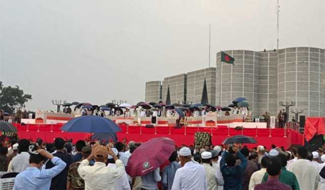 জুলাই জাতীয় সনদে স্বাক্ষর করলেন প্রধান উপদেষ্টা ও রাজনীতিবিদেরা