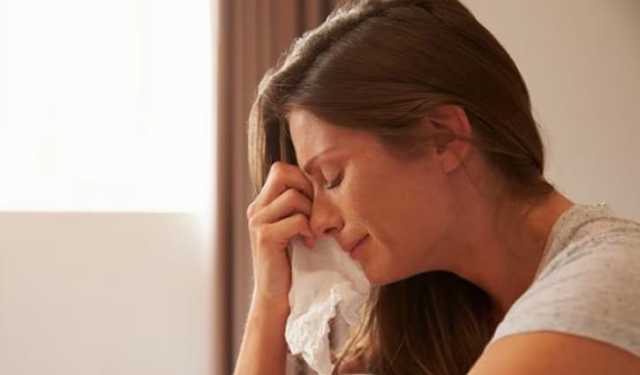 কারা বেশি কাঁদেন? 