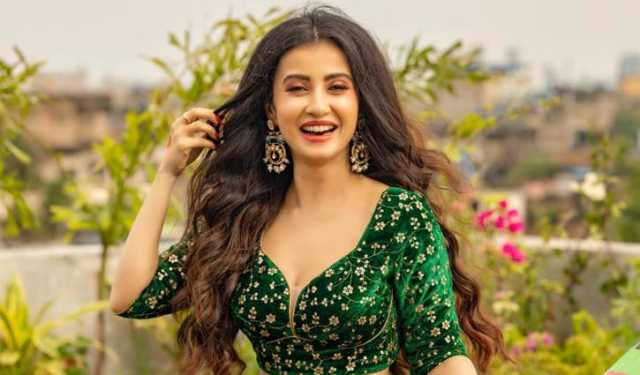 মনামী ‘লক্ষ্মী’ না কি ‘দুষ্টু’ মেয়ে?