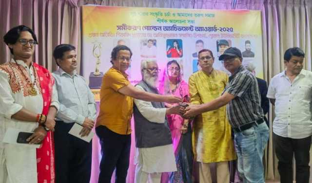 পুরস্কার পেলেন পরিচালক এইচ আর হাবিব