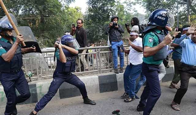 শিক্ষকদের ছত্রভঙ্গ করা নিয়ে যা জানাল পুলিশ