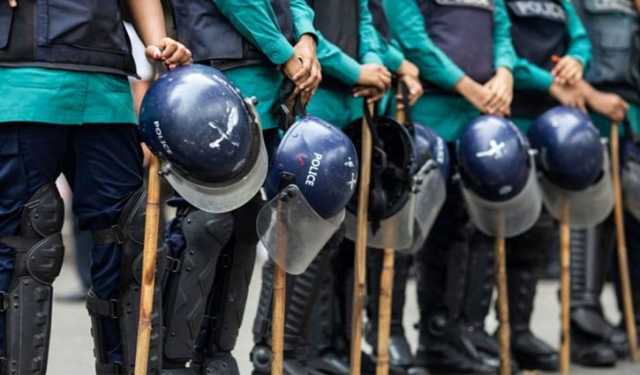 ঢাকায় দায়িত্বরত পুলিশ সদস্যদের মোবাইল ব্যবহারে নিষেধাজ্ঞা