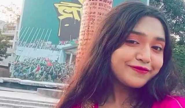 জুলাই স্মৃতিস্তম্ভের সামনে দাঁড়িয়ে ‘জয় বাংলা’ স্লোগান, তরুণী গ্রেপ্তার