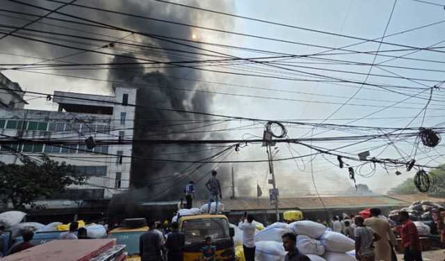 টঙ্গীতে তুলার গোডাউনে আগুন নিয়ন্ত্রণে ৭ ইউনিট