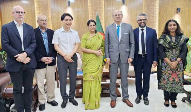পরিবেশ উপদেষ্টার সঙ্গে এডিবির উচ্চপর্যায়ের প্রতিনিধিদলের বৈঠক
