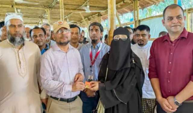 উখিয়ায় রোহিঙ্গাদের বৈধ সিম কার্ড দিল সরকার 