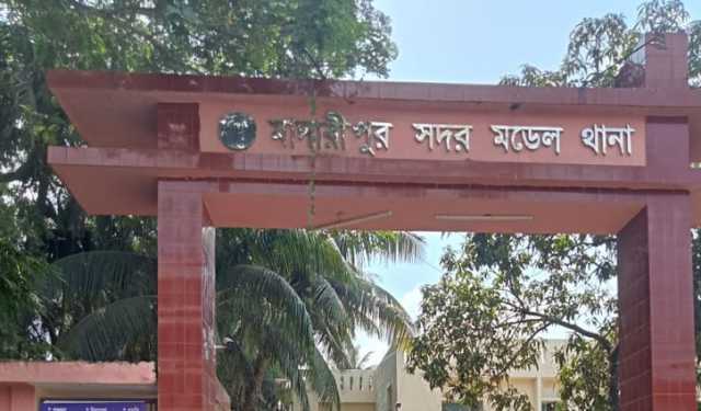 মাদারীপুরে বাস-মাহিন্দ্রা সংঘর্ষে নিহত ১