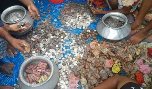ভিক্ষুকের কাছে দুই বস্তা টাকা!