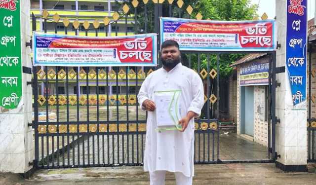 ৩৬ বছর বয়সে এইচএসসি পাস করলেন ইউপি সদস্য শামীম মৃধা