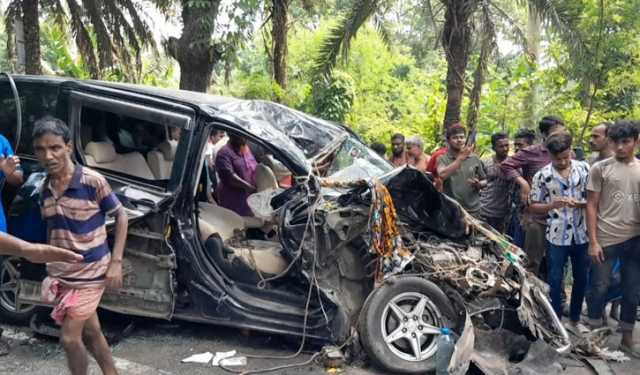 বাস-মাইক্রোবাসের মুখোমুখি সংঘর্ষ, শিশুসহ আহত ৯