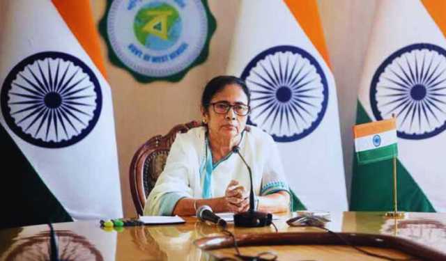 মোদিকে মমতা: আমেরিকা বললে এক সেকেন্ডে চুপ হয়ে যান