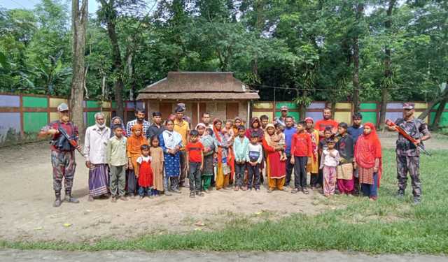 সীমান্ত দিয়ে আরো ১২১ জনের প্রবেশ, ডাকা হয়েছে স্বজনদের